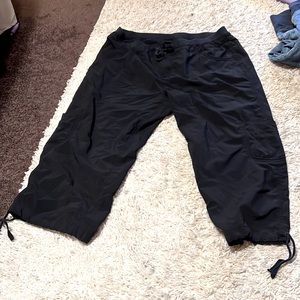 Style and Company sport black cargo capris